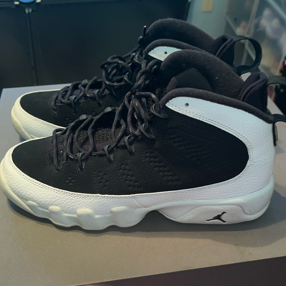 Jordan 10 size 7 kids black and white